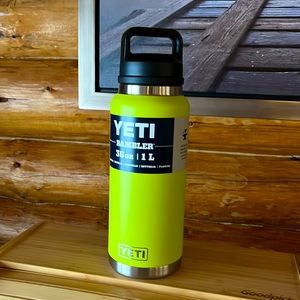 RAMBLER®
1 L BOTTLE
WITH CHUG CAP. CHARTREUSE. Limited edition